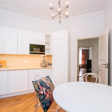 Designer 95m2 Downtown Kamppi Groups Apartment